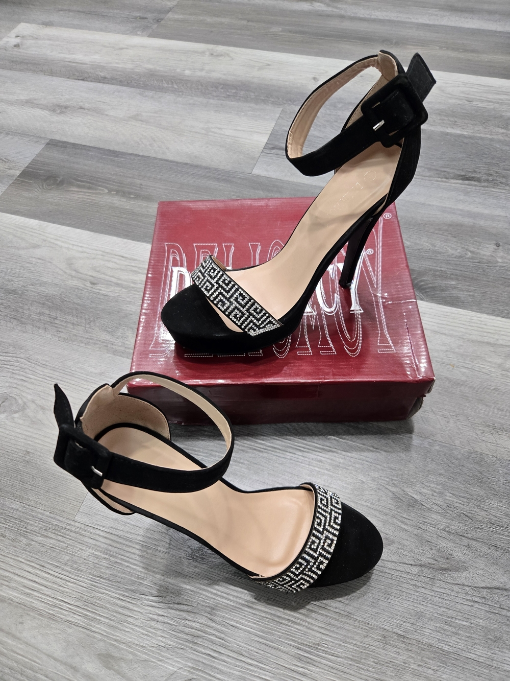 Delicacy black platform high heels with rhinestone-studded ankle straps - Picture 2 of 8